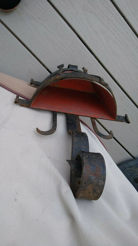 Hand forged wall planter holder. Heavy rust enhanced bent iron riveted frame. - Image 3 of 4