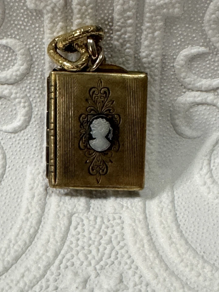 Berloque medalhão colar assinado cabeça rosa Hello Kitty TARINA TARANTINO *Leia* - Imagem 2 de 4