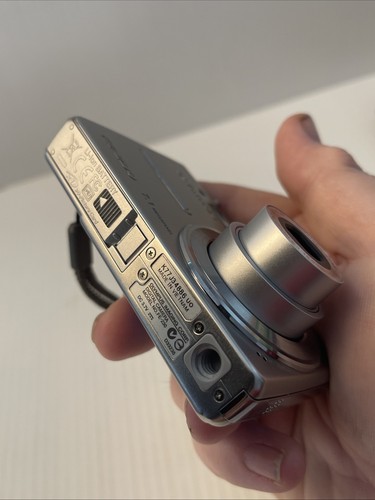 Olympus FE-230 7.1MP Digital Camera - Silver Working, With Issue READ!! - Picture 3 of 23