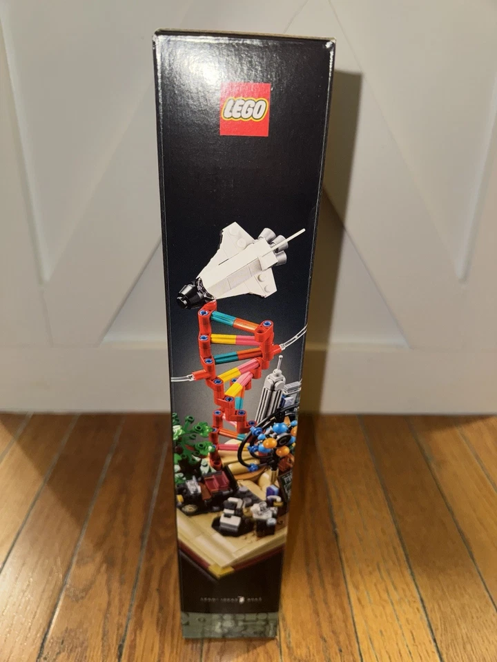 LEGO Ideas the Evolution of STEM Building Set W/ Scientist Minifigures 21355 NIB - Image 4 of 4