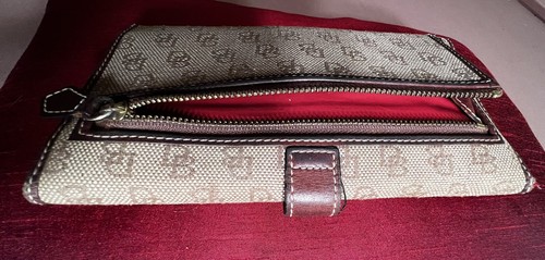 Dooney & Bourke Signature Monogram Checkbook Wallet Lock & Key Preowned - Picture 9 of 9