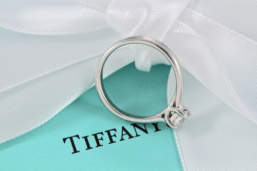 Tiffany & Co. Anello di fidanzamento con diamanti platino Lucida 0,32 carati taglia 5 - Foto 11 di 14