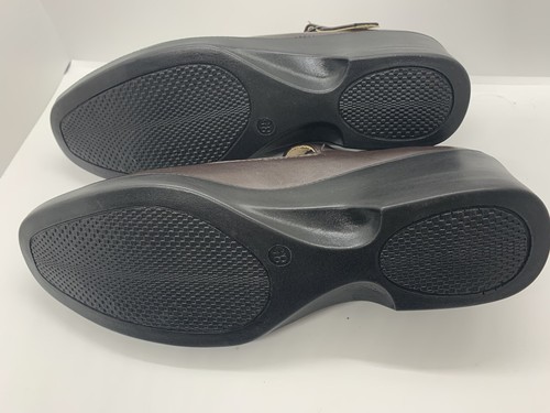 First comfort size 8 1/2 woman’s brown shoe - Picture 3 of 12