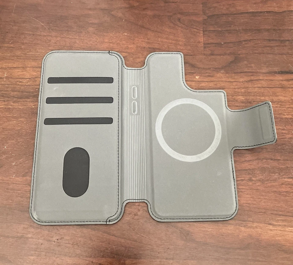 OtterBox Folio Wallet for MagSafe for iPhone 15 Pro / 14 Pro - Black - Image 2 of 3