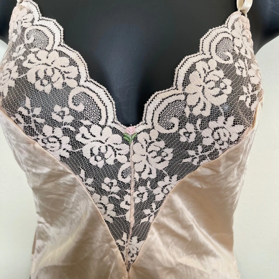 Camiseta sin mangas vintage Maidenform Chantilly encaje satinado camisola rosa talla 34 75 Foto 2 de 4