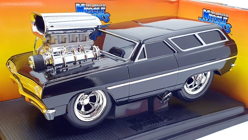 Muscle Machines 1/18 Scale Model 71165 - 1965 Chevrolet Chevelle