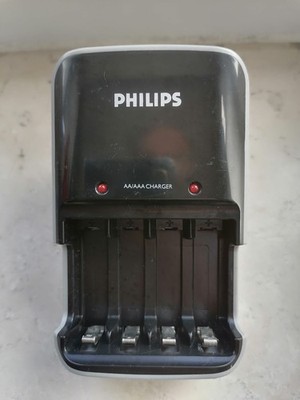 Batterieladegerät AA AAA Philips, je 4 Stück laden möglich