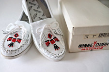 VINTAGE 2000 New In Box WOMEN'S MINNETONKA Thunderbird MOCASSINS Size 7 WHITE