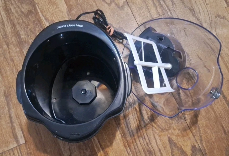 Máquina de helados Hamilton Beach de 1,5 cuartos de galón de capacidad, 68321Z negra      Foto 2 de 2