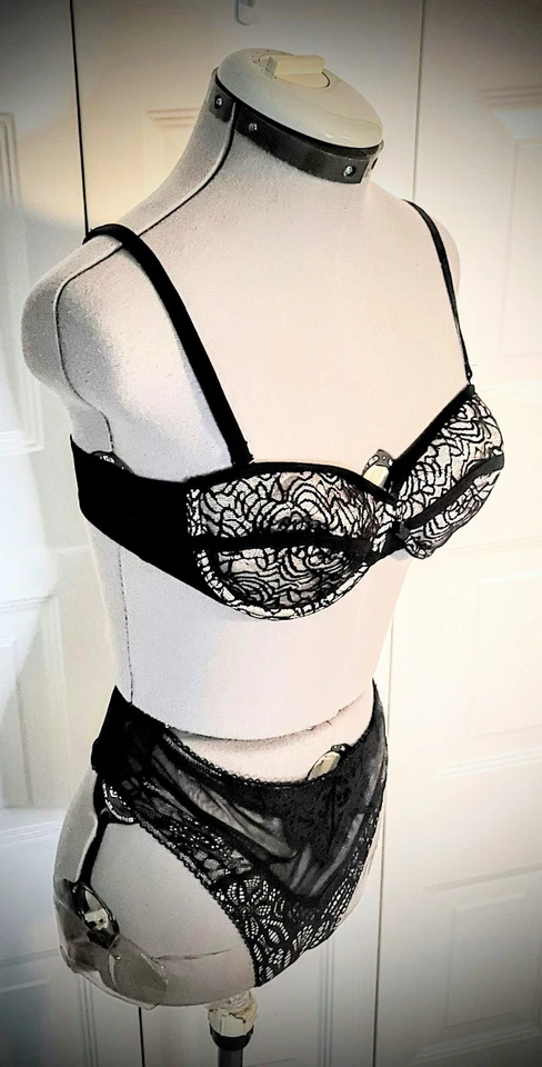 Victoria's Secret Bra And Panty Set Black Lace Size Small - Image 4 of 4