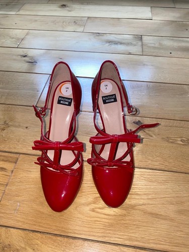 Tacones de punta cerrada Moschino rojo patente de cuero - talla 2 - Imagen 2 de 5