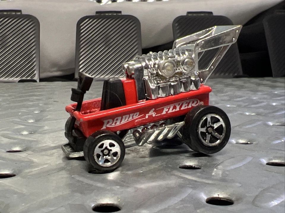 Hot Wheels 1996 Radio Flyer Wagon - Image 4 of 4