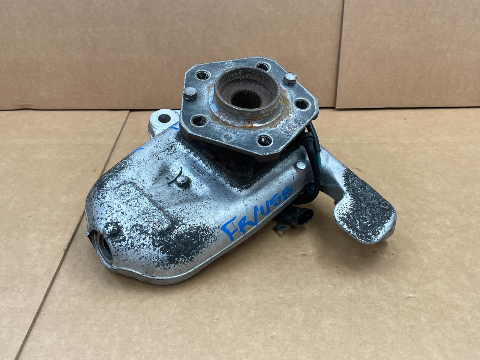 13 14 Maserati Granturismo M145 Front Right Spindle Knuckle Hub RWD 1458 OEM