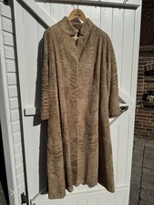 Wieder trendy: Echter Lammfellmantel in Gr. 44, beige