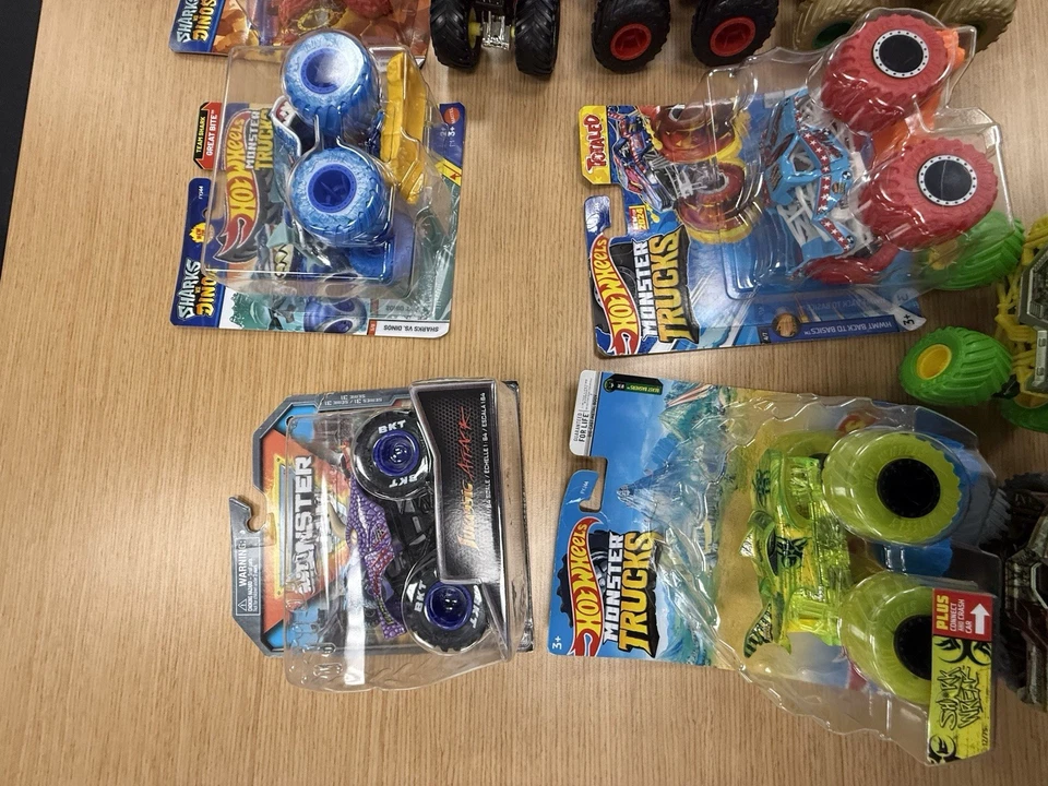 Lote Mixto Hot Wheels Monster Jam Camiones/Coches Raros Persecución y Algunos Sellados Foto 2 de 4