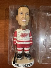GORDIE HOWE Autographed Detroit Red Wing BobbleHead  Mr Hockey 1071 Goals IN BOX