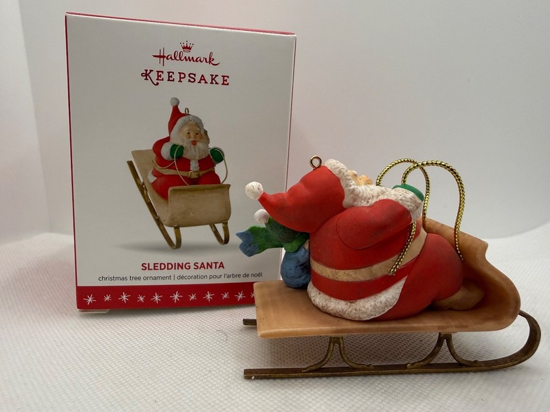 NEW HALLMARK KEEPSAKE 2016 SLEDDING SANTA CHRISTMAS ORNAMENT