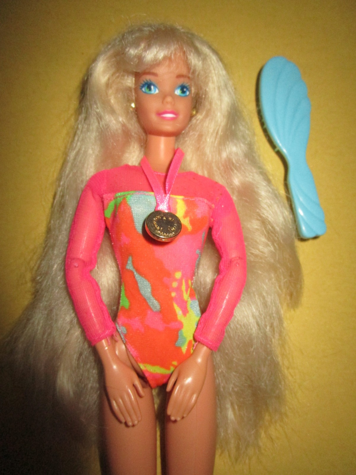 B556) PENDIENTES RUBIOS VINTAGE BARBIE MATTEL "BRILLI" VINTAGE BODY TOTALMENTE MÓVILES