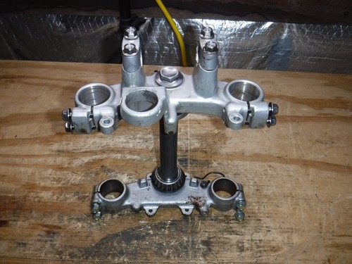 TTR225 Triple Trees Clamps Yokes Steering Stem Bar Clamps 2001 - Picture 5 of 7