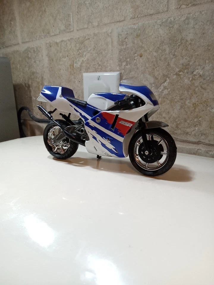 Motormax Super Bikes Blue Honda NSR 1/18 Scale Motorcycle 1:18 - Image 2 of 4