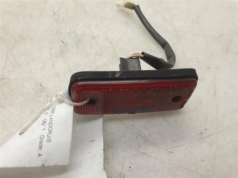93-95 TOYOTA LAND CRUISER DRIVER SIDE REAR SIDE MARKER  - Image 2 of 4