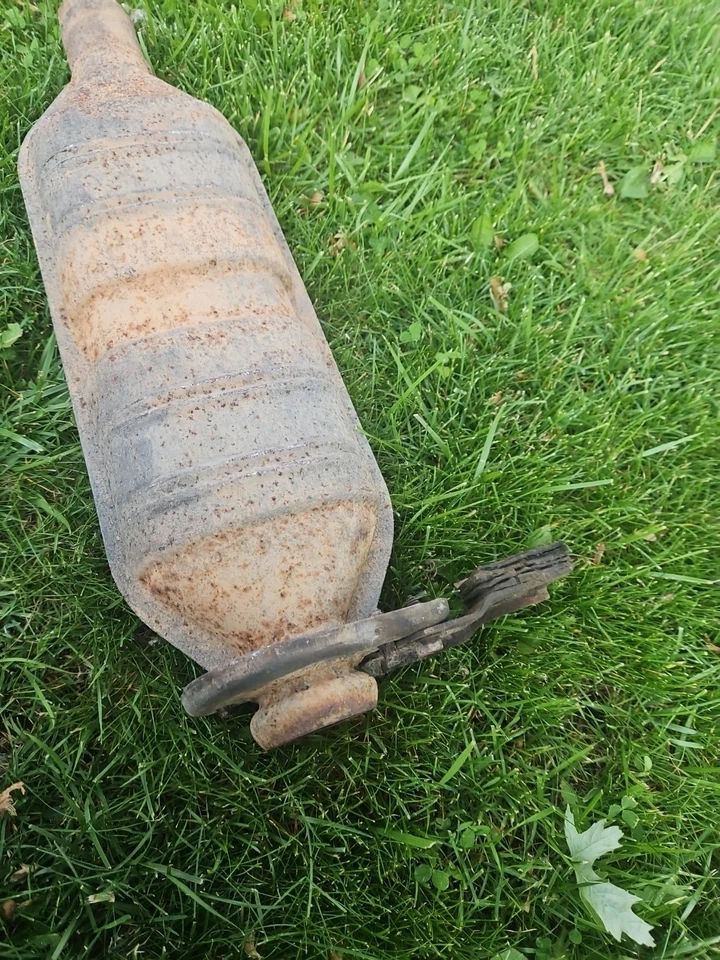 87 88 89 90 91 92 Cadillac Brougham Fleetwood Silenciador Convertidor Catalítico Chatarra  Foto 3 de 4