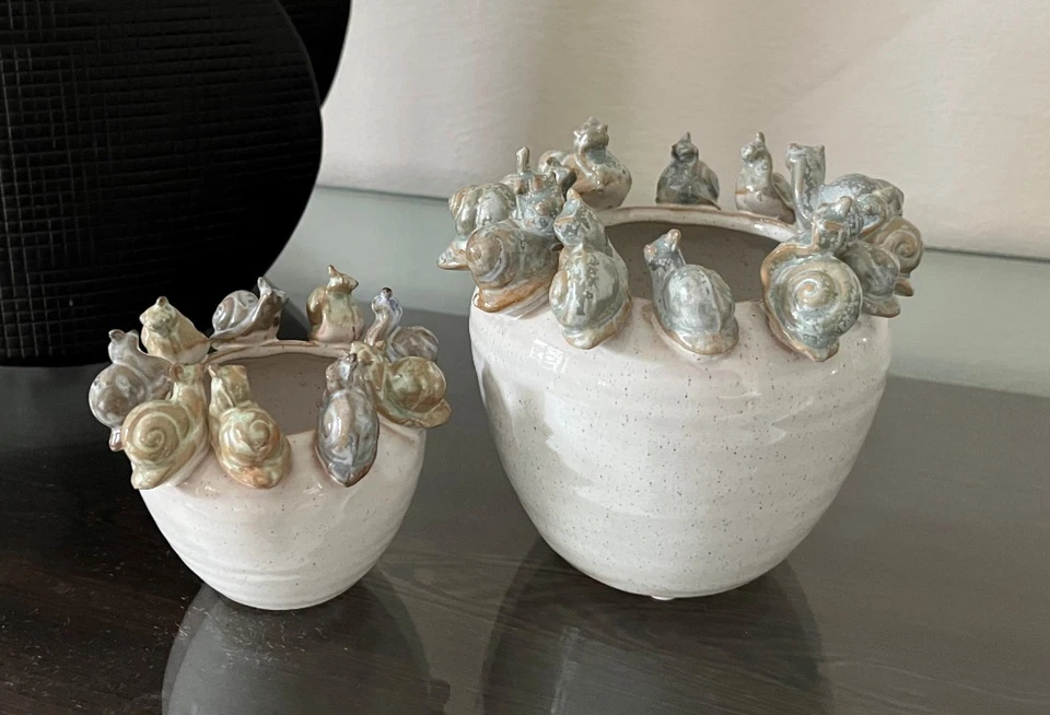 Skulpturale Vase / Topf mit Schnecken Snails Schneckentopf - Bild 1 von 2