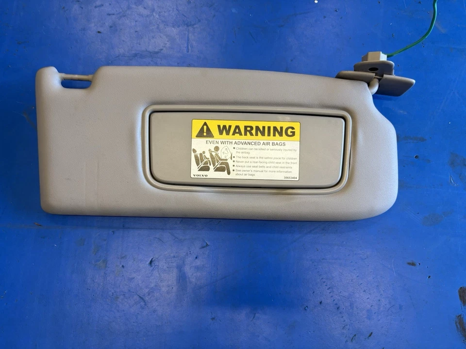 2004-2006 Volvo S40 Passenger Sun Visor Gray Illuminated OEM B01B38027 - Image 2 of 4