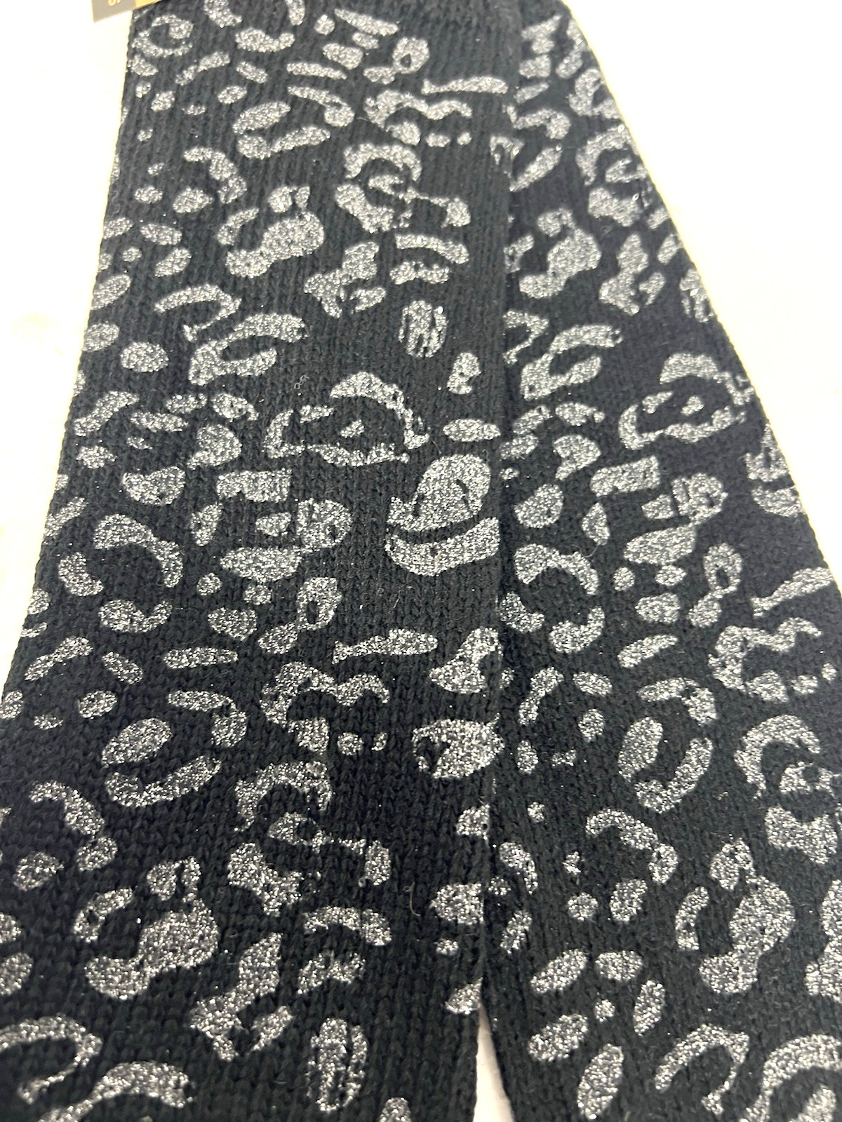 как выглядит Leg Warmers w A Silver Leopard Print Design in BLACK By CC Exclusives NWT Womens фото