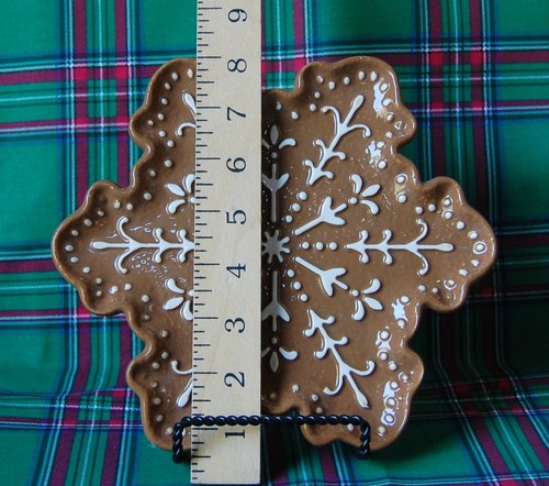 Gingerbread Lace Snowflake Plates Set of 2 NEW 8.5" T pottery ceramic cookie - Picture 2 of 3