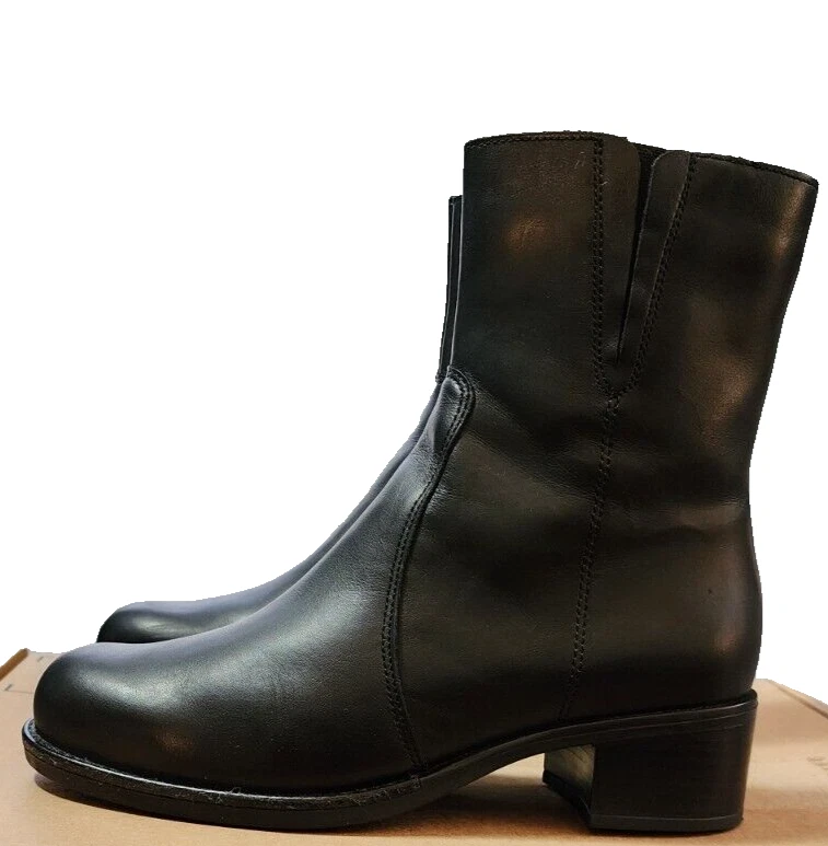 La Canadienne® Women's 6.5 EXTRA WIDE Perla Waterproof Boot in Black - $475 - Image 2 of 4