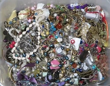5+ lbs Huge Lot Costume Jewelry VTG Now Junk Art Craft & Wear Resell Mix In