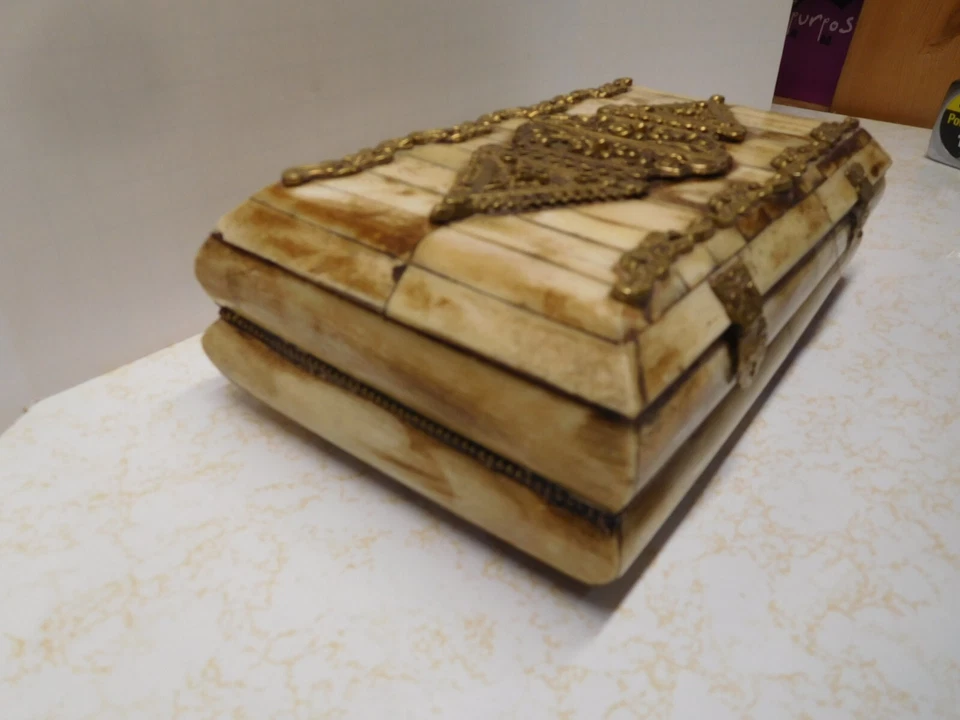 Joyería decorativa vintage de hueso de camello de la India ~ con 3 bisagras y 2 cierres Foto 4 de 4