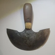 ANTIQUE OSBORNE ROUND HEAD LEATHER KNIFE,   SIGNED C.S. OSBORNE. NEWARK.   AAFA.