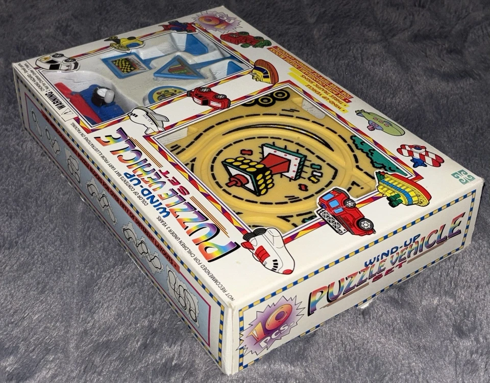 Conjunto de veículo quebra-cabeça Wind-Up: CARRO DE CORRIDA VERMELHO E PISTA DA CIDADE com 3 placas de trânsito 9281R RARO - Imagem 4 de 4