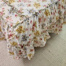 Shabby Chic Feminine White Floral Bedspread Ruffle Tiered Twin Cottagecore Guest