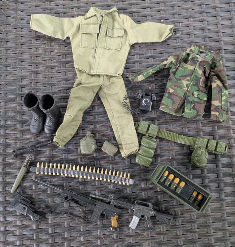 21ST CENTURY/G.I. JOE Accessories Garments MIXED LOT - Collectibles Toys LOT #10