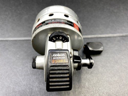 Vintage Daiwa Silvercast 210 RL Spincast Fishing Reel Works - Picture 2 of 5