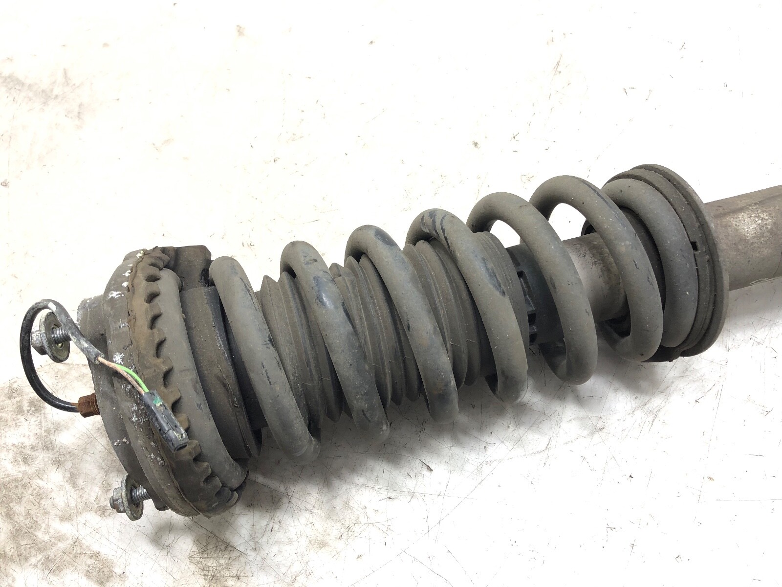 2014-2020 MASERATI QUATTROPORTE AWD LEFT DRIVER FRONT SHOCK STRUT ABSORBER OEM.