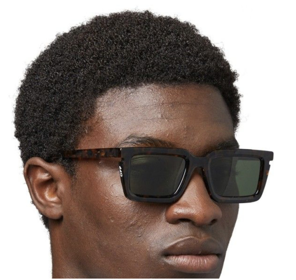 Белоснежные солнцезащитные очки Tucson OERI113S24PLA0016055 52 мм 42490₽