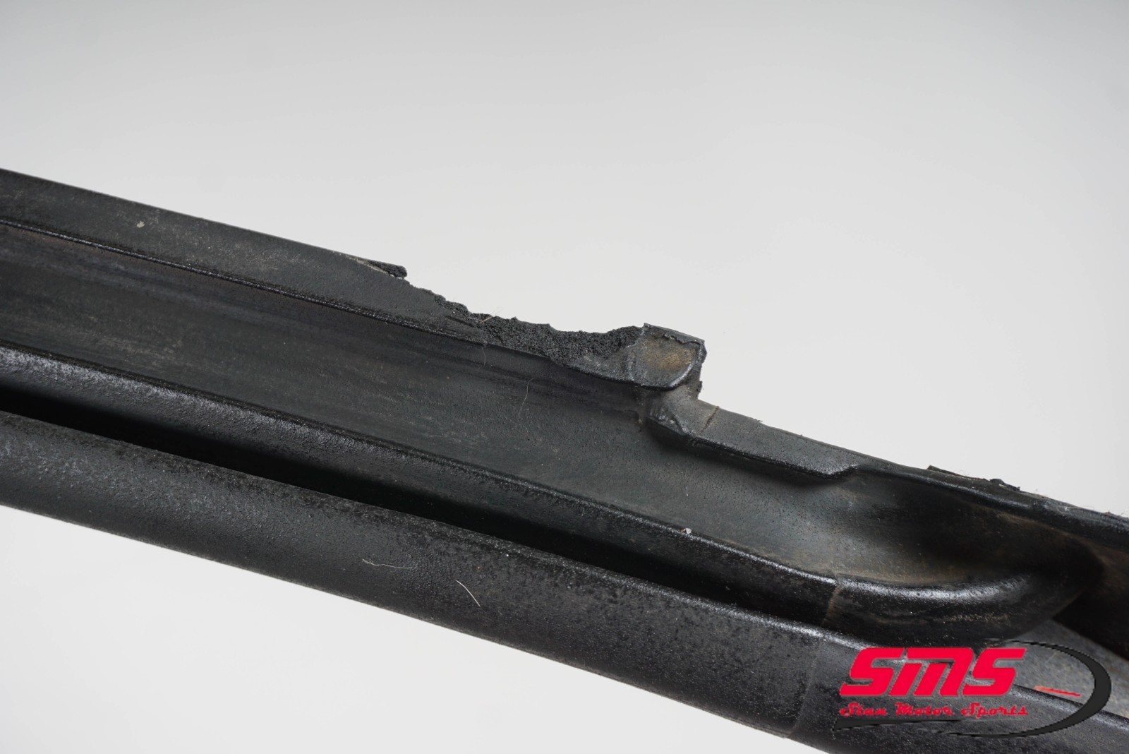 14-24 Maserati Quattroporte Ghibli M156 Rear Left Door Rubber Weatherstrip OEM