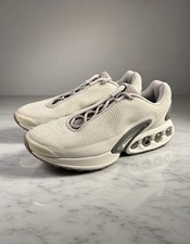 Men's Nike Air Max 720 Trainers – Cream / Beige.