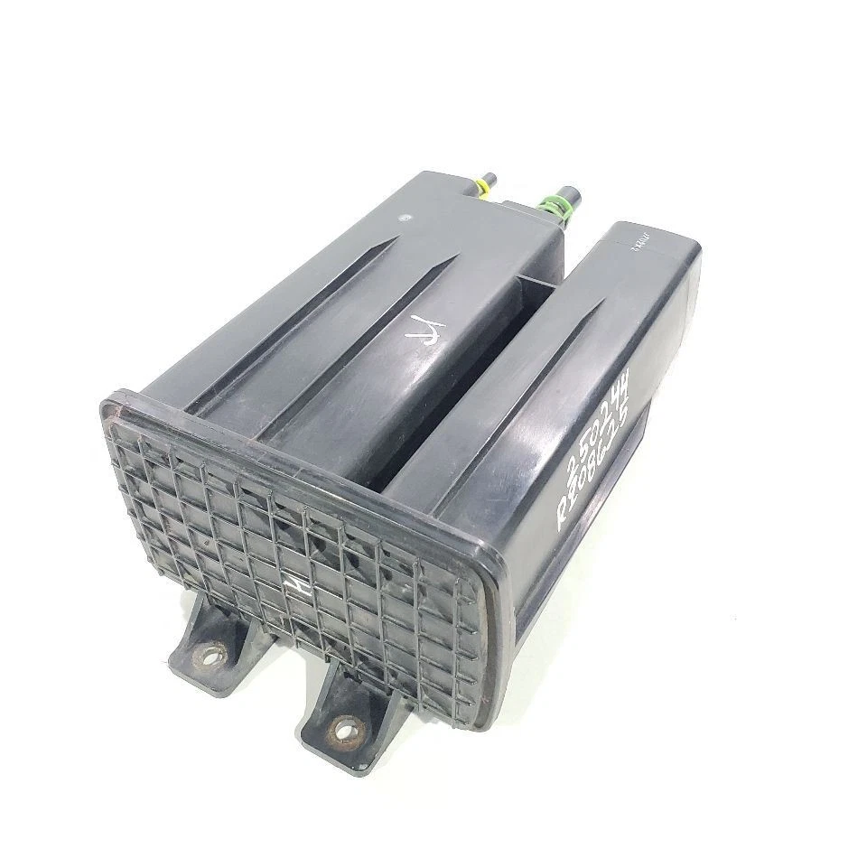 Оригинальная канистра для паров топлива 2012 Mazda 5 - Изображение 2 из 4