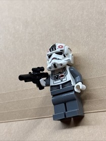 LEGO Star Wars Minifigure AT-AT Driver Red Imperial Logo Storm Trooper  8129