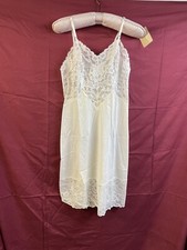 Vintage VANITY FAIR FULL SLIP - White Lace NYLON WITH TAGS 34