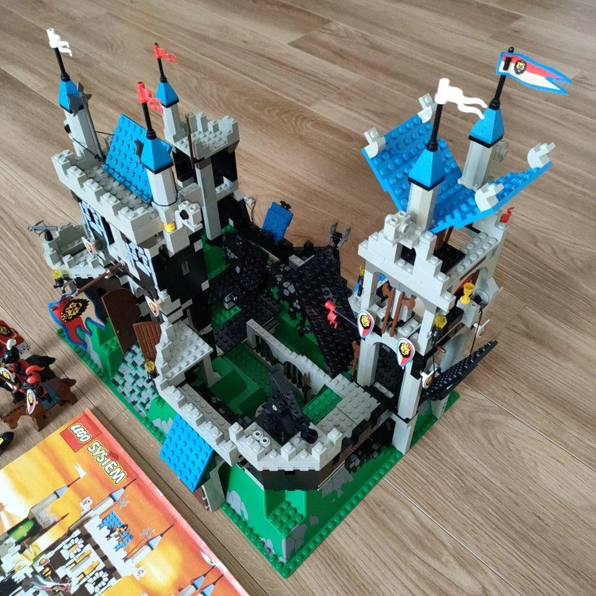 LEGO Royal King Castle Discontinued Lego System mint 6090