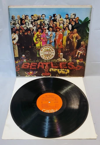 The Beatles Sgt. Pepper's Lonely Hearts Club Band vinyl album! Excellent...