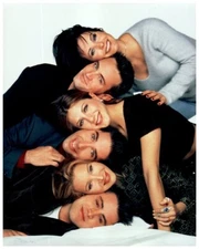 Friends Jennifer Aniston Lisa Kudrow Cast Smiling Pose Vintage 8x10 Color Photo 