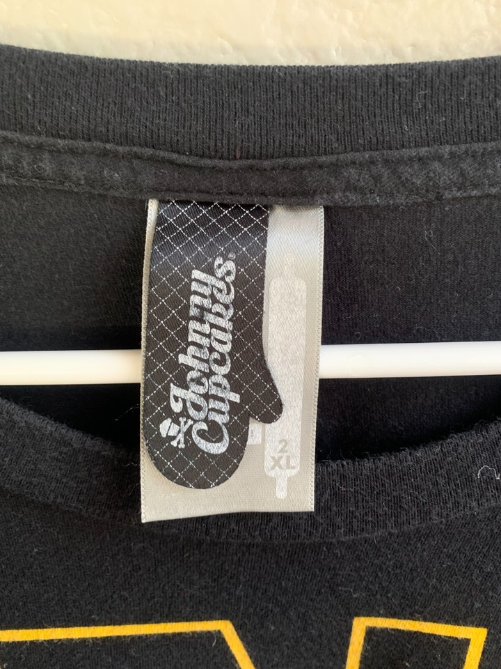 Johnny Cupcakes Men's Size 2XL Black Short Sleeve Cupcake Crossbones