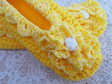 New Small Crocheted Women's Bedroom House Slippers Pansy Yellow  White Frosted